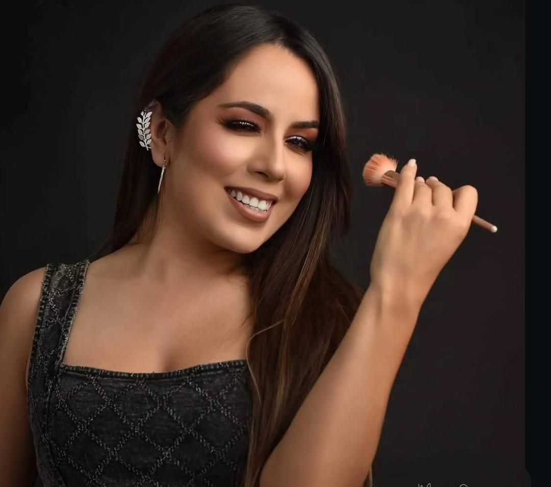 Curso de Curso de Automaquillaje en academia de maquillaje Rubor Black Guadalajara