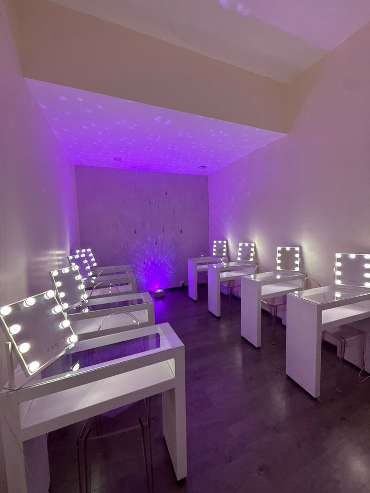 Sala PINK — Sala para cursos de maquillaje en Guadalajara vista 3