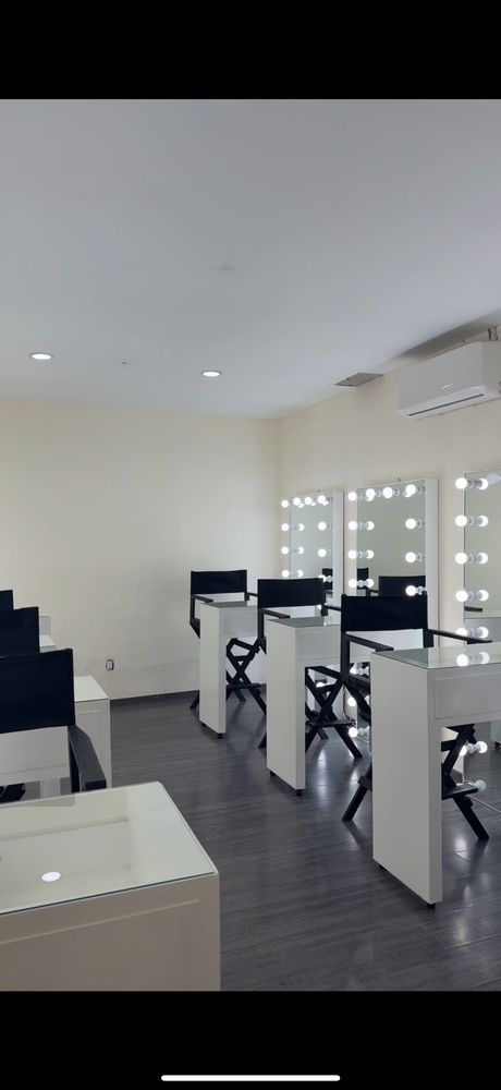 Sala ROSE GOLD — Sala para cursos de maquillaje en Guadalajara vista 2